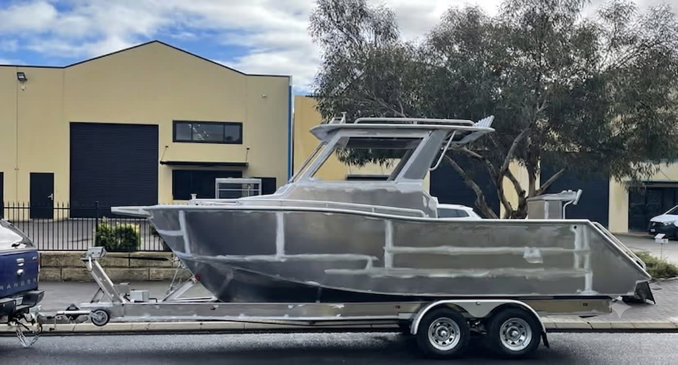 Aluminium boat hull construction